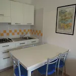 Comfortable Overlooking The Sea Apartman *