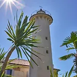 Comfortable Overlooking The Sea Lägenhet *