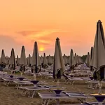 Lägenhet Comfortable Overlooking The Sea *