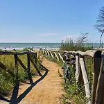 Lägenhet Comfortable Overlooking The Sea *