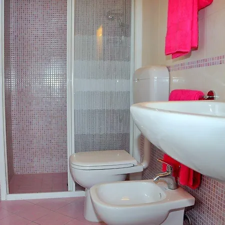 Апартаменти Comfortable Overlooking The Sea Бібіоне