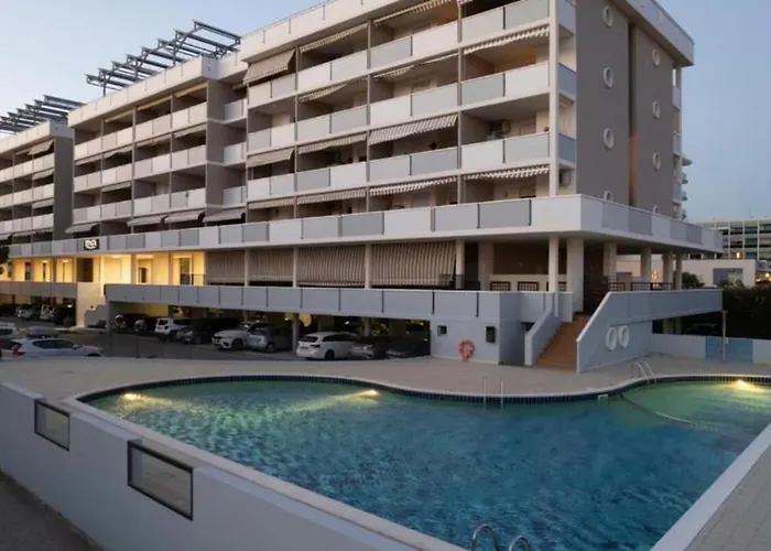 Апартаменти Comfortable Overlooking The Sea *